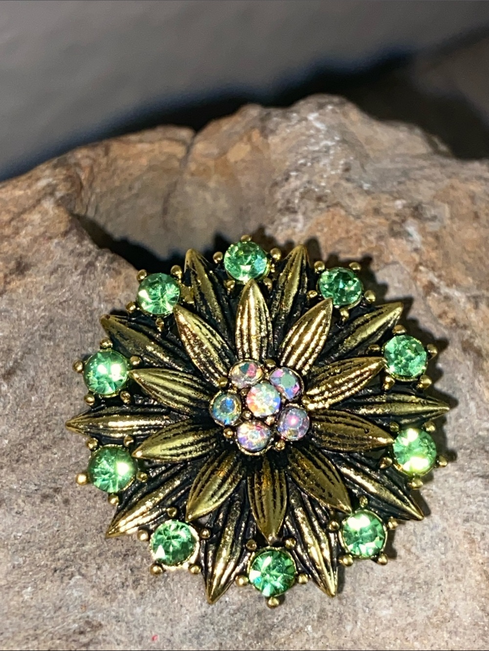 5/$10❤️❤️❤️NEW Antique Style Rhinestoned Mini Broach